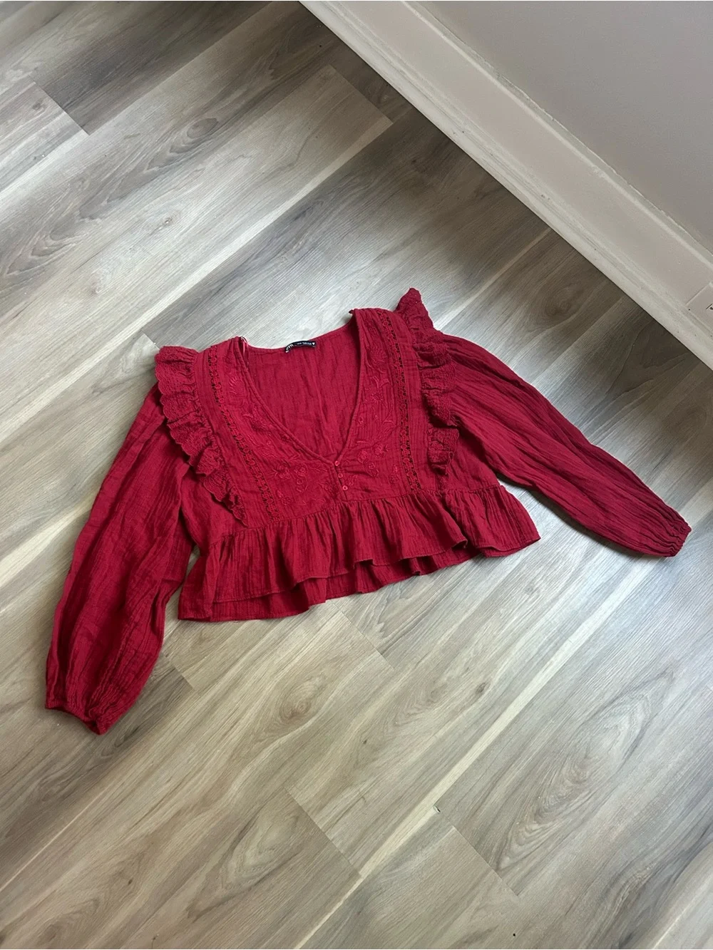 Zara XL Red cropped v-neck peasant blouse with ruffles and embroidered detailing